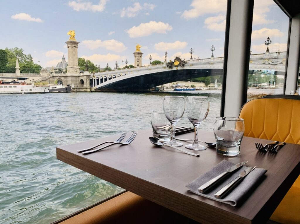 Diner croisière sur la seine